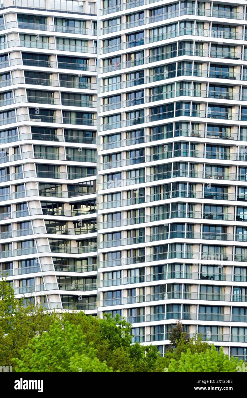 Fresh Look at Residential Skyscraper Building In Metropolis Modern Architecture