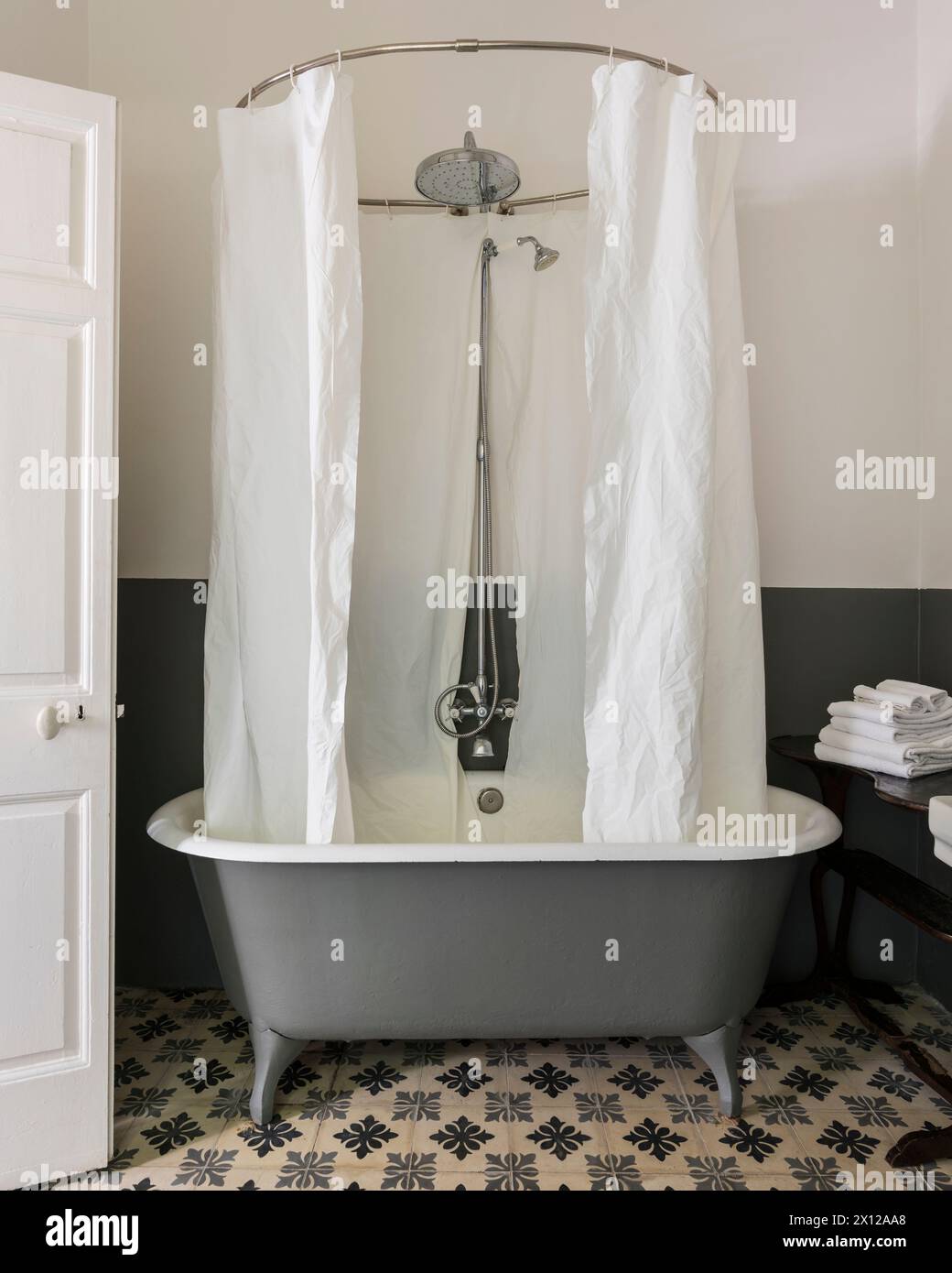 Modern classic bathroom in Mimi Calpe, 1950s French luxury villa and hotel in Tangier, Morocco Stock Photo