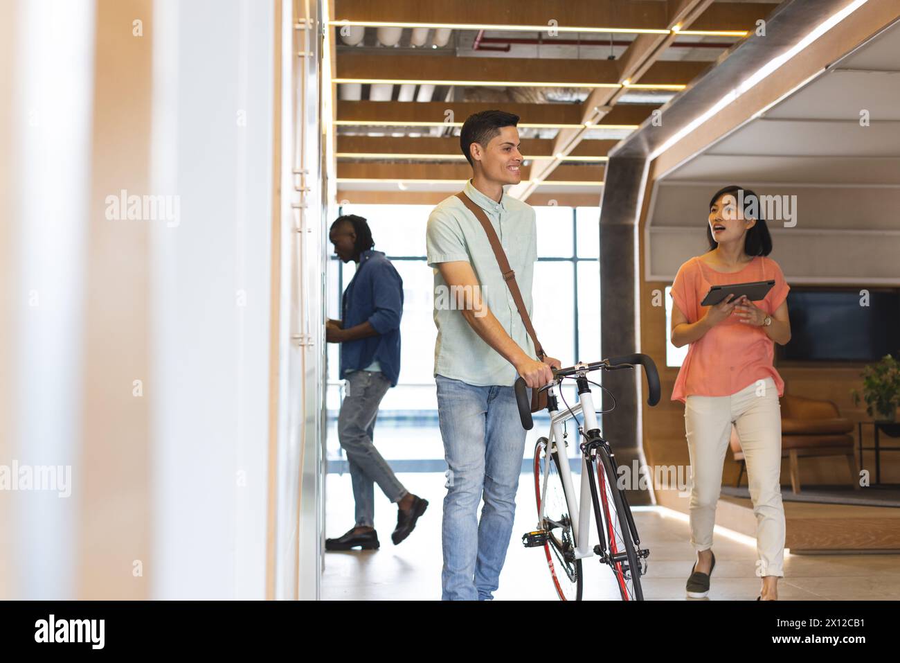 Diverse workplace hi-res stock photography and images - Alamy