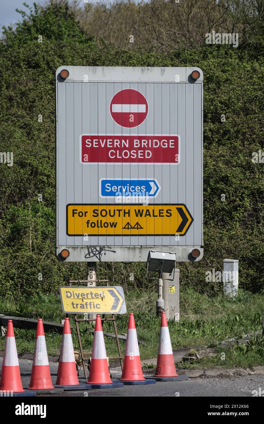 Bristol, 15th April 2024. High gusting winds forces closure of the old M48 Severn bridge, meaning a longer journey for many today. Traffic between Wales and England is diverted over the M4 Prince of Wales bridge leaving the older M48 deserted. Credit: JMF News/Alamy Live News Stock Photo