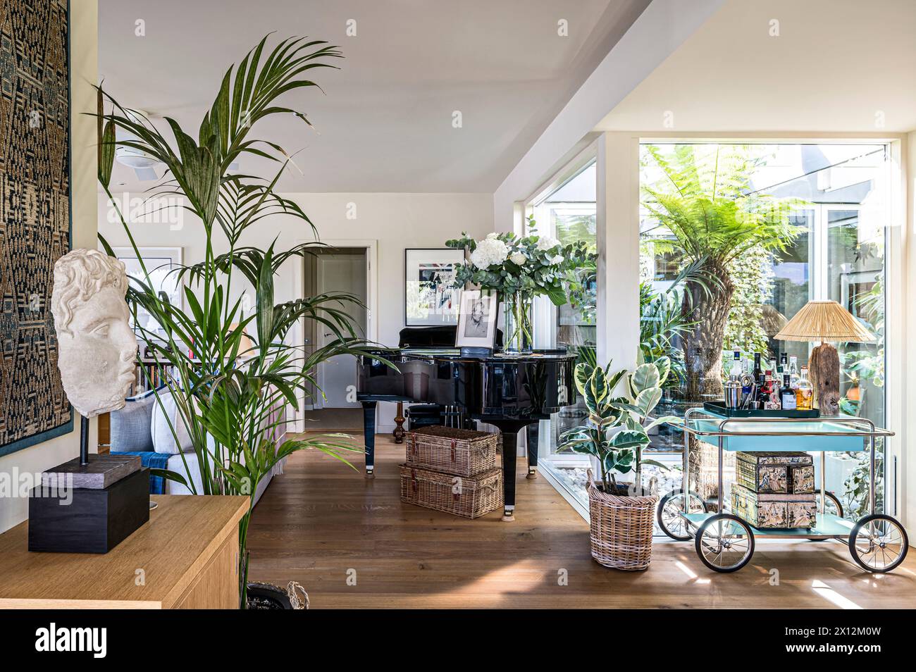 Grand piano and contained courtyard in Chiswick Mall, Thames waterside residence, London, UK Stock Photo