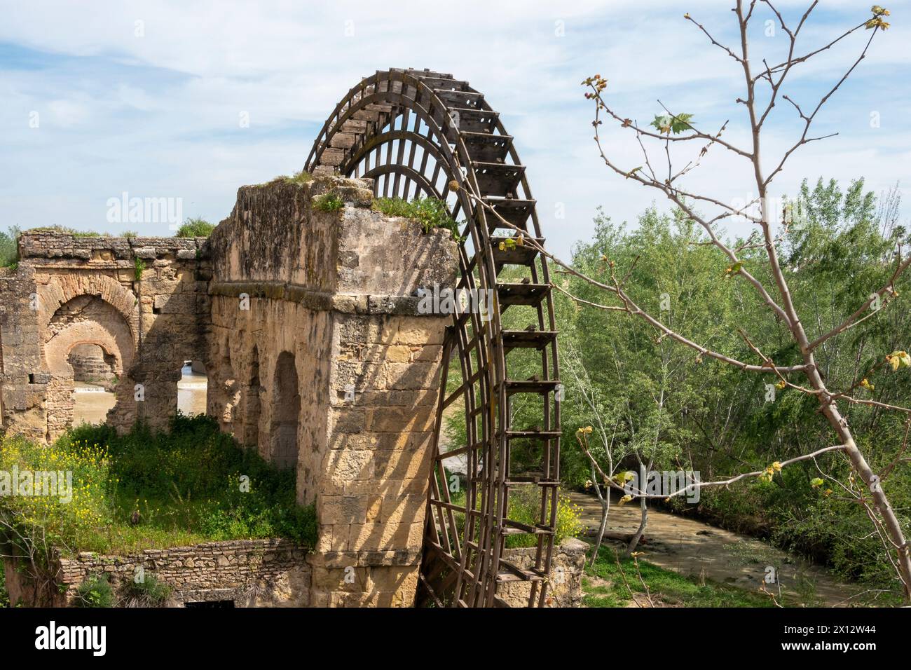 The Albolafia watermill, (Molino de la Albolafia in Spanish), is a very ancient medieval waterwheel along the Guadalquivir River in the historic cente Stock Photo