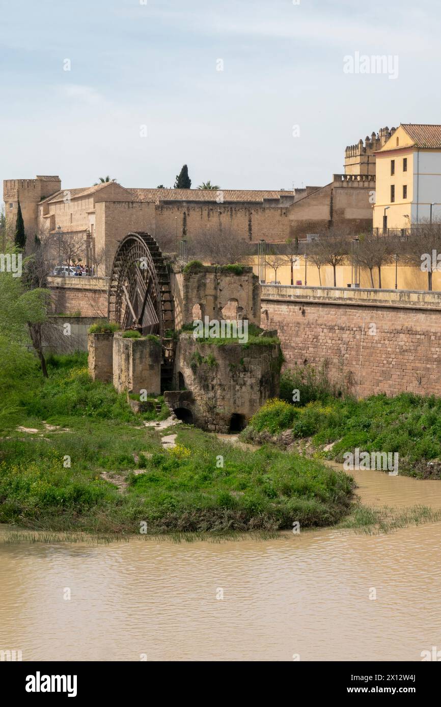 The Albolafia watermill, (Molino de la Albolafia in Spanish), is a very ancient medieval waterwheel along the Guadalquivir River in the historic cente Stock Photo