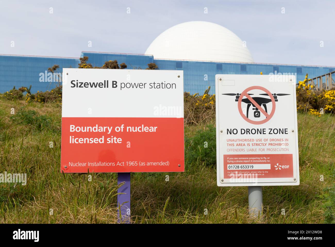 Signs on the boundary of the Sizewell B nuclear power station, indicating to the public of a no drone zone. Sizewell, Suffolk. UK Stock Photo