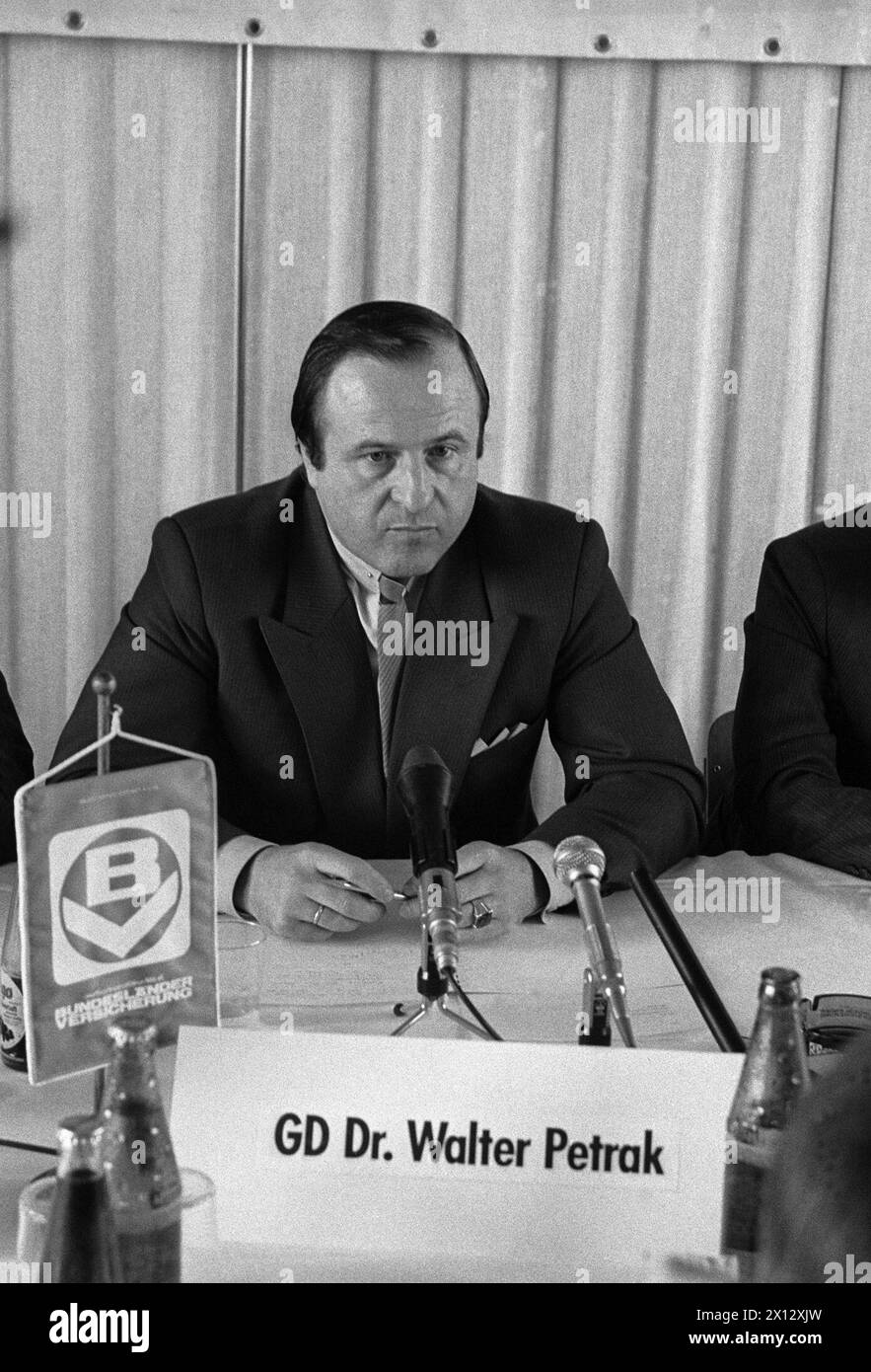 Walter Petrak, director general of Bundeslanderversicherung (insurance) during a press-conference on 6 March 1986. - 19860306 PD0005 - Rechteinfo: Rights Managed (RM) Stock Photo