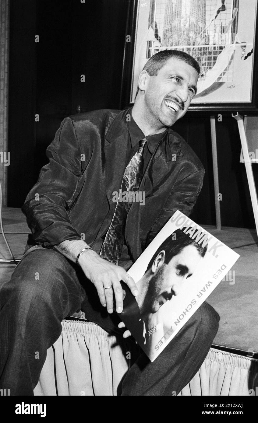 Austrian football star Hans Krankl presents his new LP 'Des wars schon alles' in Vienna on 22 April 1986. - 19860422 PD0010 - Rechteinfo: Rights Managed (RM) Stock Photo