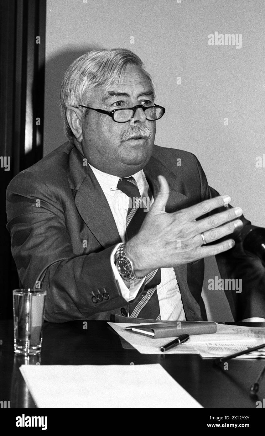 Robert Graf, economy spokesman of the OEVP, during a press conference on 19 August 1986, where he critizised the behavior of the government relating the national industry. - 19860819 PD0004 - Rechteinfo: Rights Managed (RM) Stock Photo
