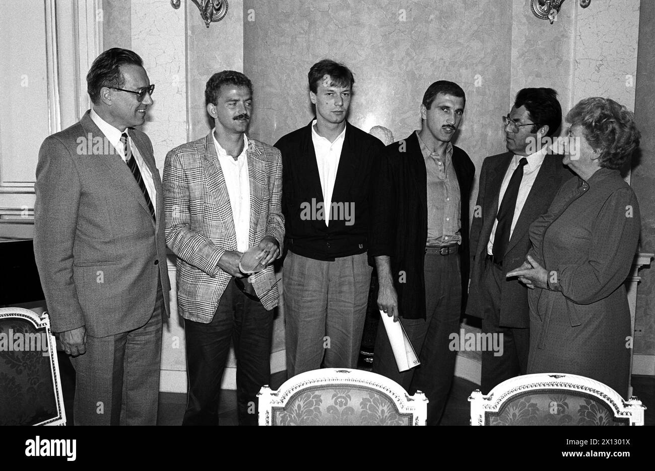 Vienna on September 3rd 1986: (f.l.t.r.): Austria's minister of education and sports, Herbert Moritz, footballer Herbert Prohaska, footballer Reinhard Kienast, footballer Hans Krankl, minister of science, Heinz Fischer and minister of youth and family, Gertrude Froehlich-Sander at a press conference relating to 'violence and rowdies on football grounds'. - 19860903 PD0007 - Rechteinfo: Rights Managed (RM) Stock Photo