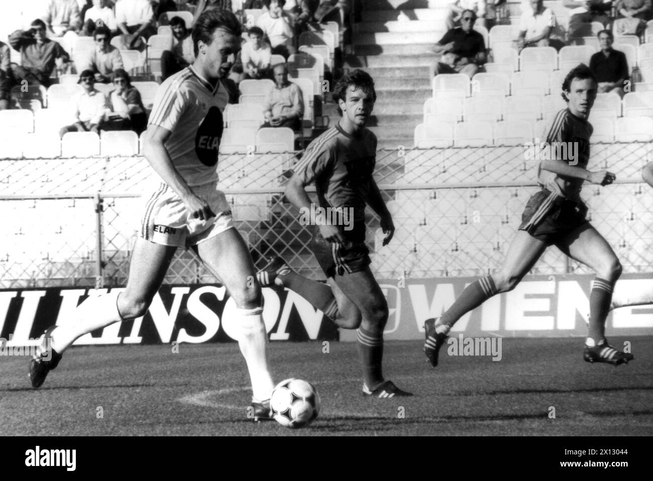 Football match between Rapid and LASK in Vienna's Hanappi stadium on September 20th 1986. On the picture: Double goal scorer Reinhard Kienast with football. - 19860920 PD0005 - Rechteinfo: Rights Managed (RM) Stock Photo