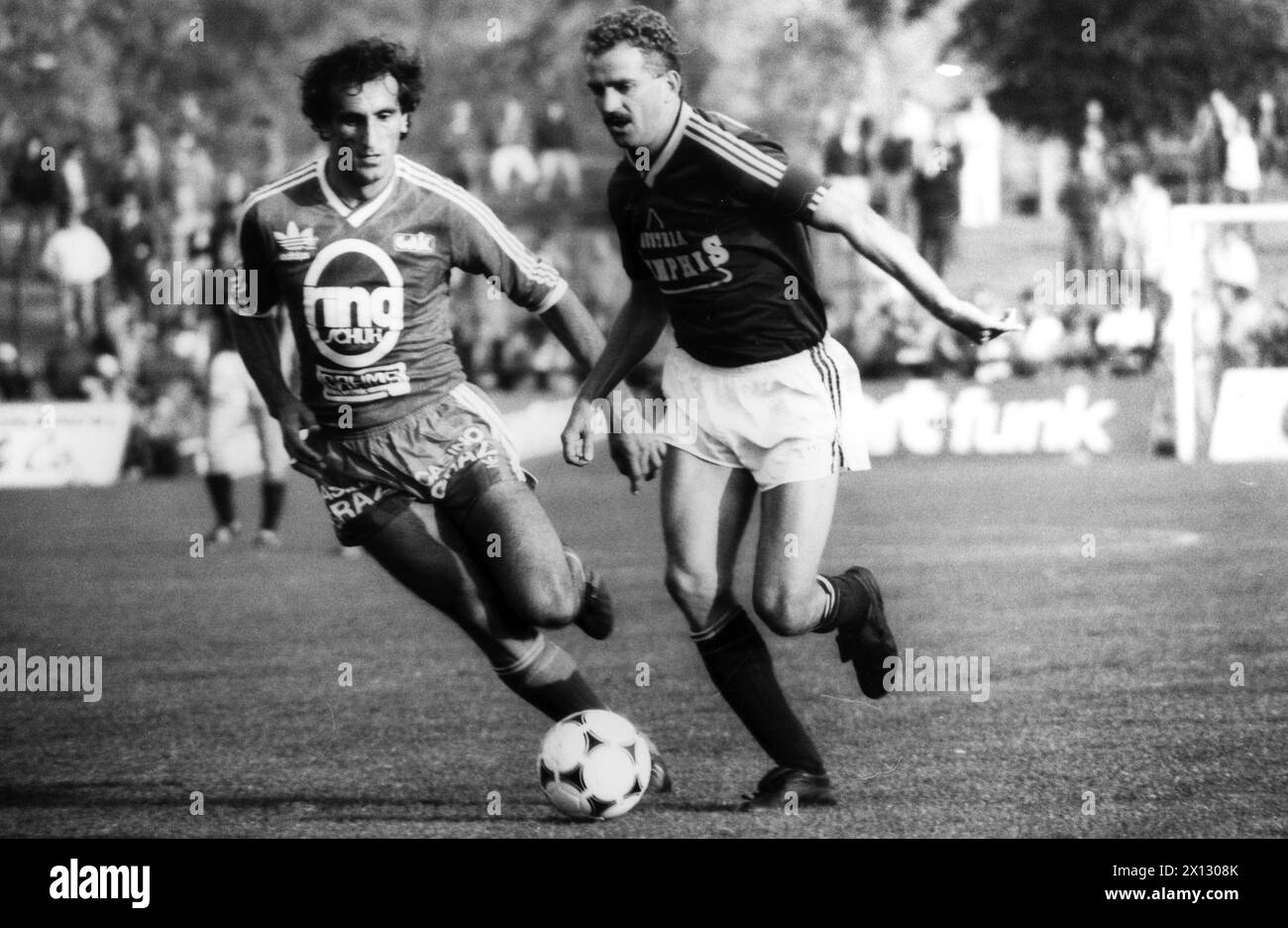 Football match between Austria Wien and GAK on October 18th 1986: Herbert Prohaska (Austria, r.) and Vidovic (GAK). - 19861018 PD0004 - Rechteinfo: Rights Managed (RM) Stock Photo