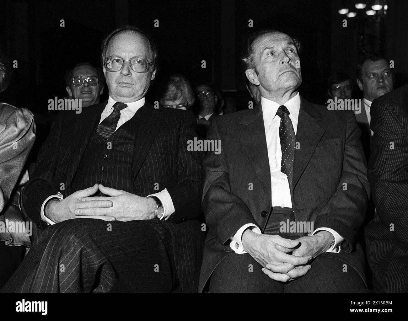 Oskar Fischer, foreign minister of the German Democratic Republic (r.) and his Austrian counterpart Peter Jankowitsch (l.) met in Vienna on November 5th 1986. - 19861105 PD0016 - Rechteinfo: Rights Managed (RM) Stock Photo