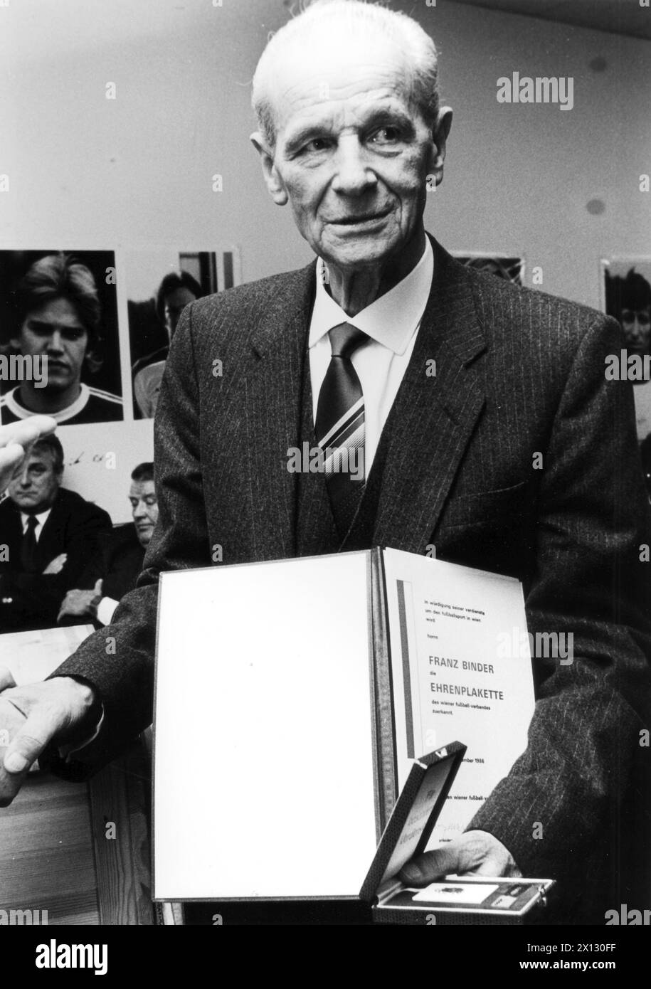 Franz Binder, an Austrian soccer legend, captured with a decoration of the Viennese Soccer Union on December 1st 1986. Due to his 75th birthday a special exhibition on Binder was opened in the Viennese Hanappi stadion. - 19861202 PD0006 - Rechteinfo: Rights Managed (RM) Stock Photo
