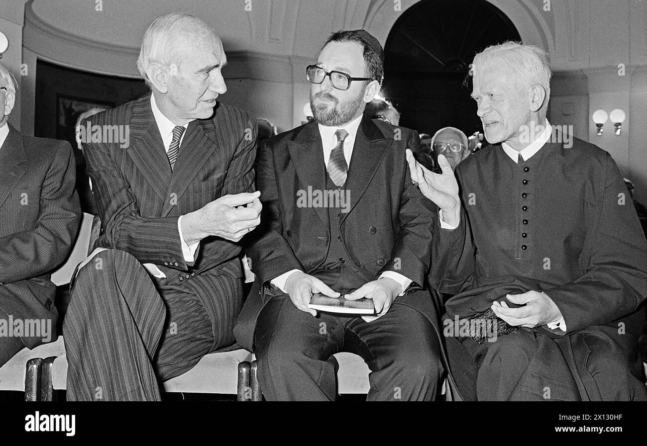 Vienna on December 16th 1986: A Catholic Archbishop of Vienna visited the City's Jewish Community Center for the first time. The picture shows (f.l.t.r.): former President of the Republic of Austria, Rudolf Kirchschlaeger, Chief Rabbi of Vienna, Chaim Eisenberg and Vienna's Archbishop Hans Hermann Groer. - 19861216 PD0006 - Rechteinfo: Rights Managed (RM) Stock Photo