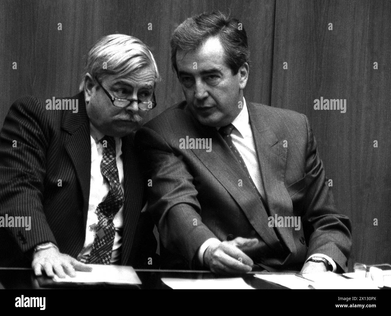 Minister for Economic Affairs Dr. Robert Graf (l.) with vice-chancellor and Foreign Minister Alois Mock during a parliament debate in Vienna on 29 January 1987. - 19870129 PD0007 - Rechteinfo: Rights Managed (RM) Stock Photo