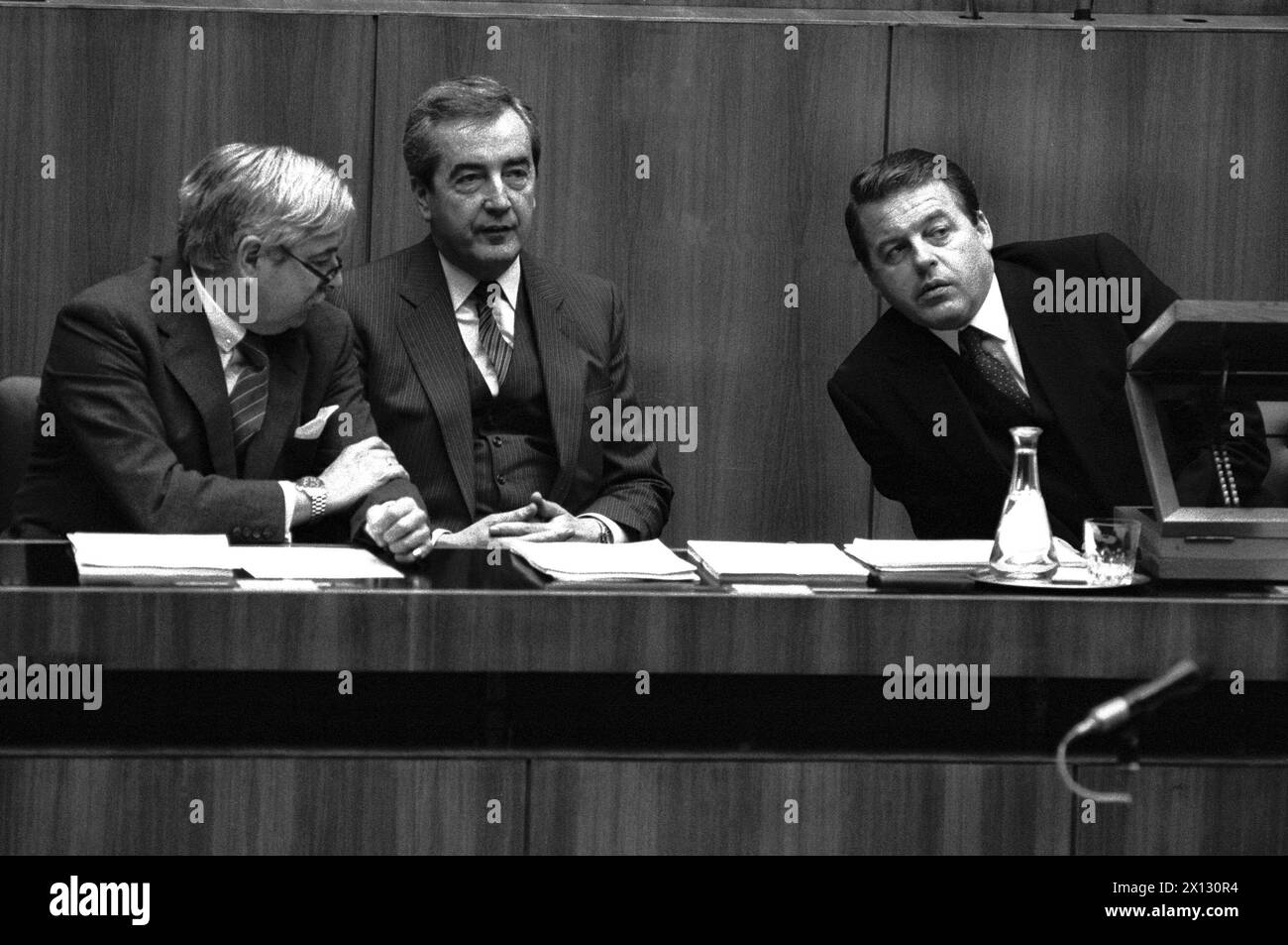 Presentation of the government declaration in the Austrian parliament in Vienna on 28 January 1987. Photo: (f.l.t.r.) Minister for Economic Affairs Robert Graf, vice-chancellor and Foreign Minister Alois Mock and Federal Chancellor Dr. Franz Vranitzky. - 19870128 PD0007 - Rechteinfo: Rights Managed (RM) Stock Photo