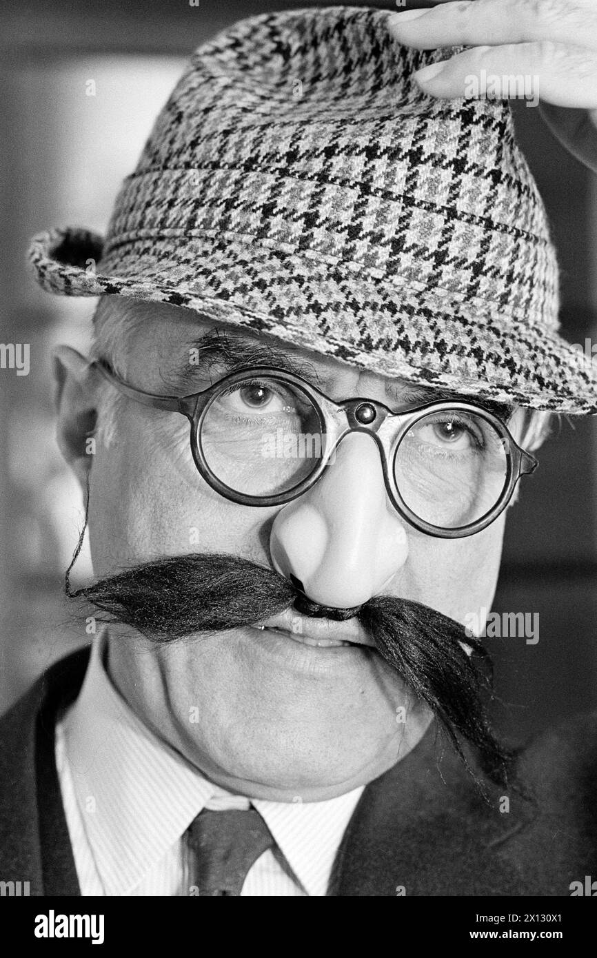 Hardly recognizable: Mayor of Vienna, Dr. Helmut Zilk, opened the ...