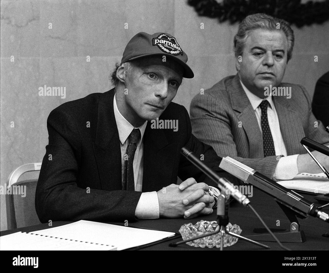 The photo taken on April 22nd 1987 shows the two owners of Lauda Air, Niki Lauda (l.) and Basile Varvaressos (r.) signing the sales contract for a 240 passenger wide-bodied aircraft at the Vienna International Airport. - 19870422 PD0003 - Rechteinfo: Rights Managed (RM) Stock Photo