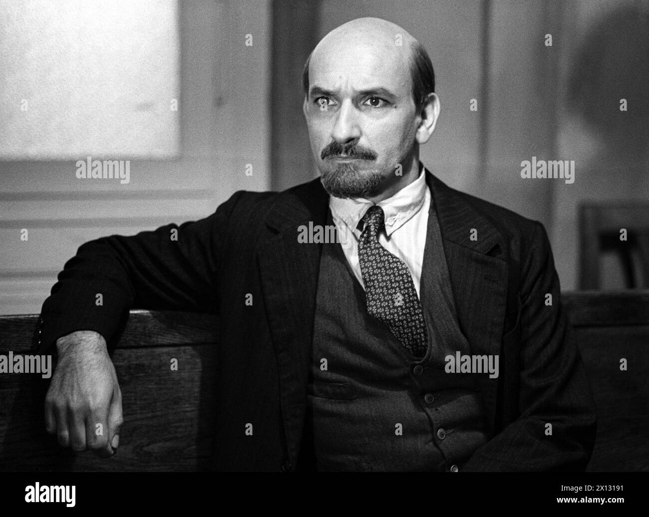 The photo was taken on June 4th 1987 and shows Oscar winning American