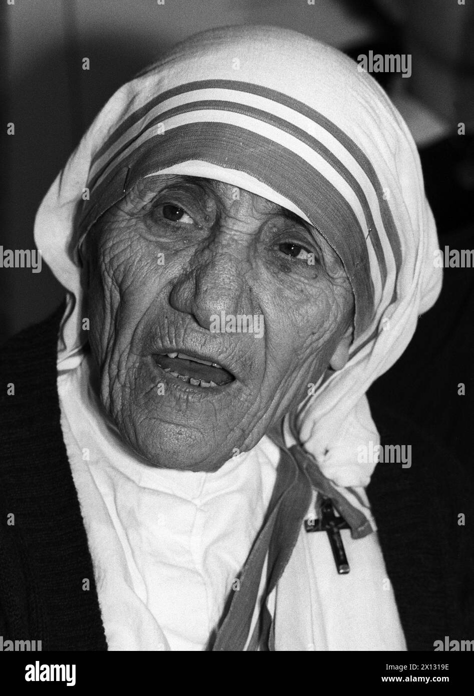 The photo was taken on June 4th 1987 and shows Nobel Peace Price laureate Mother Teresa who visits the Viennese settlement of her relgious orden "Missionaries of Charity". / mutter theresa - 19870604_PD0006 - Rechteinfo: Rights Managed (RM) Stock Photo