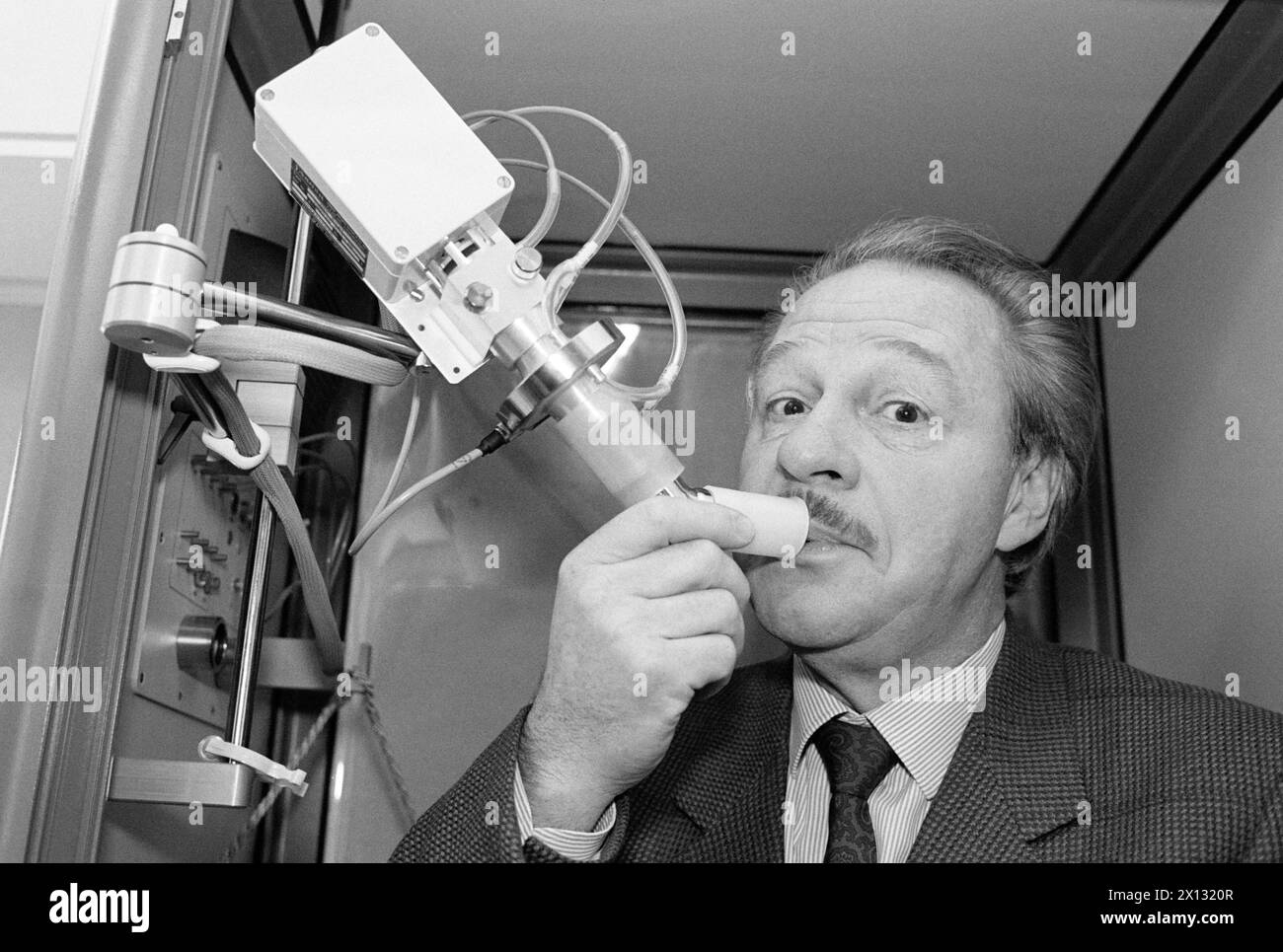 Vienna on November 11th 1987: The classical singer Harald Serafin tests the new 'Pneumobil' a mobile lung test-vehicle. The modern bus with computer facilities provides a medical report about the air passages within five minutes. - 19871111_PD0023 - Rechteinfo: Rights Managed (RM) Stock Photo