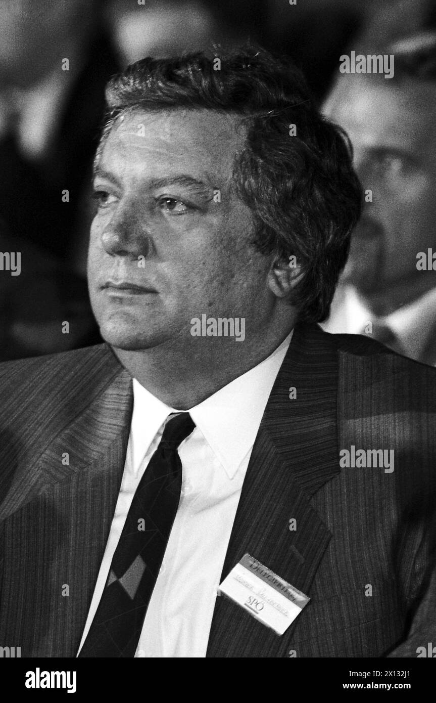 Convention of Austria's Social Party in Vienna on May 11th 1988. In the picture: Guenther Sallaberger, current city councillor for urban management and personal affairs, becomes new Central Secretary of the SPOE. - 19880511 PD0012 - Rechteinfo: Rights Managed (RM) Stock Photo