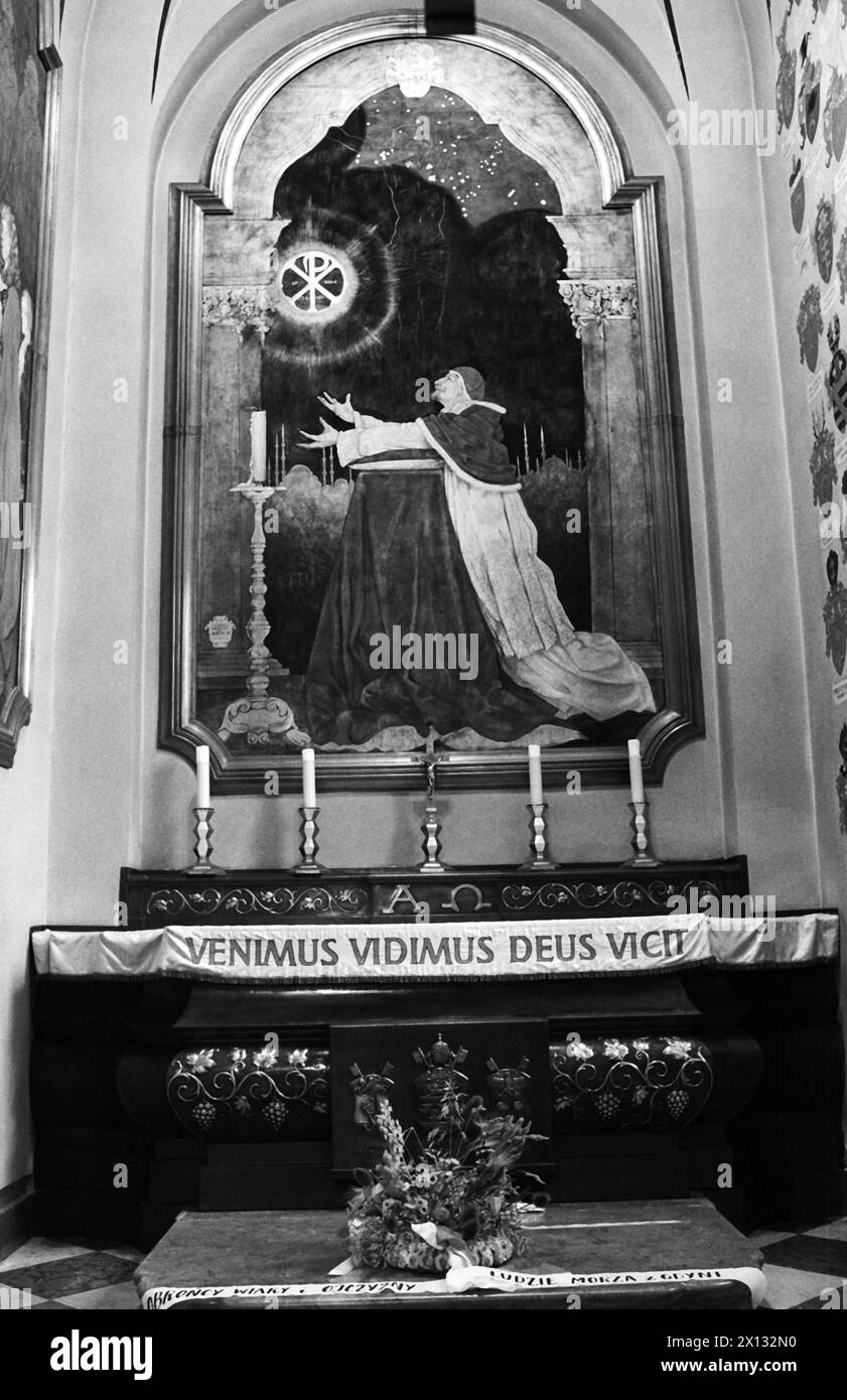 The photo was taken on May 22nd 1988 for a feature on the connections of popes to Austria and shows an altarpiece in the Sobieski-Chapel in Vienna with Pope Innozenz XI. (1676-1689) who supported the alliance between Austria and Poland and thus contributed to the disentanglement of Vienna and Hungary of the Turks. - 19880522 PD0004 - Rechteinfo: Rights Managed (RM) Stock Photo