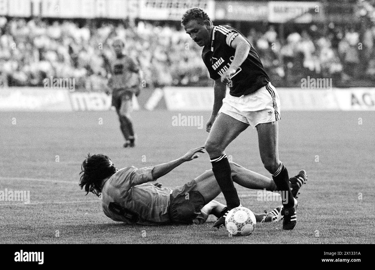 Match between Austria vs Lask (3:1) on July 22nd 1988. In the picture: 'Schneckerl' Herbert Prohaska (Austria, r.)  and Ralf Ruttensteiner (Lask). - 19880722 PD0004 - Rechteinfo: Rights Managed (RM) Stock Photo