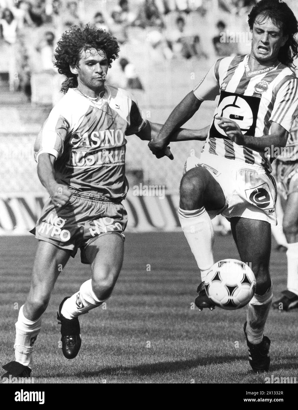Football match between Rapid and Admira Wacker (1:2) in Vienna's Hanappi Stadium on August 13th 1988. In the picture: Peter Artner (Admira, l.) and Gerald Willfurth (Rapid, r.) - 19880813 PD0002 - Rechteinfo: Rights Managed (RM) Stock Photo