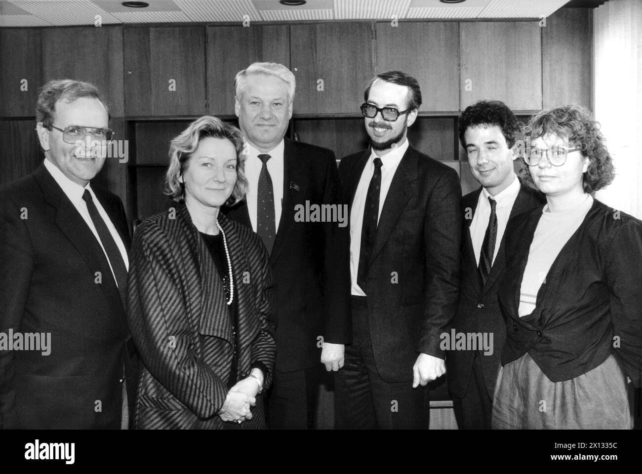 Moscow on September 19th 1988: (f.l.t.r.) Fritz Csoklich (chief editor of 'Kleine Zeitung), Hermine Schreiberhuber (APA-journalist), Boris Jelzin, an interpreter, Thomas Mayr-haring (attache of the Austrian embassy in Moscow) and Melitta Sunjic (editor of 'Wiener Zeitung') in Jelzin's office. - 19880919 PD0006 - Rechteinfo: Rights Managed (RM) Stock Photo