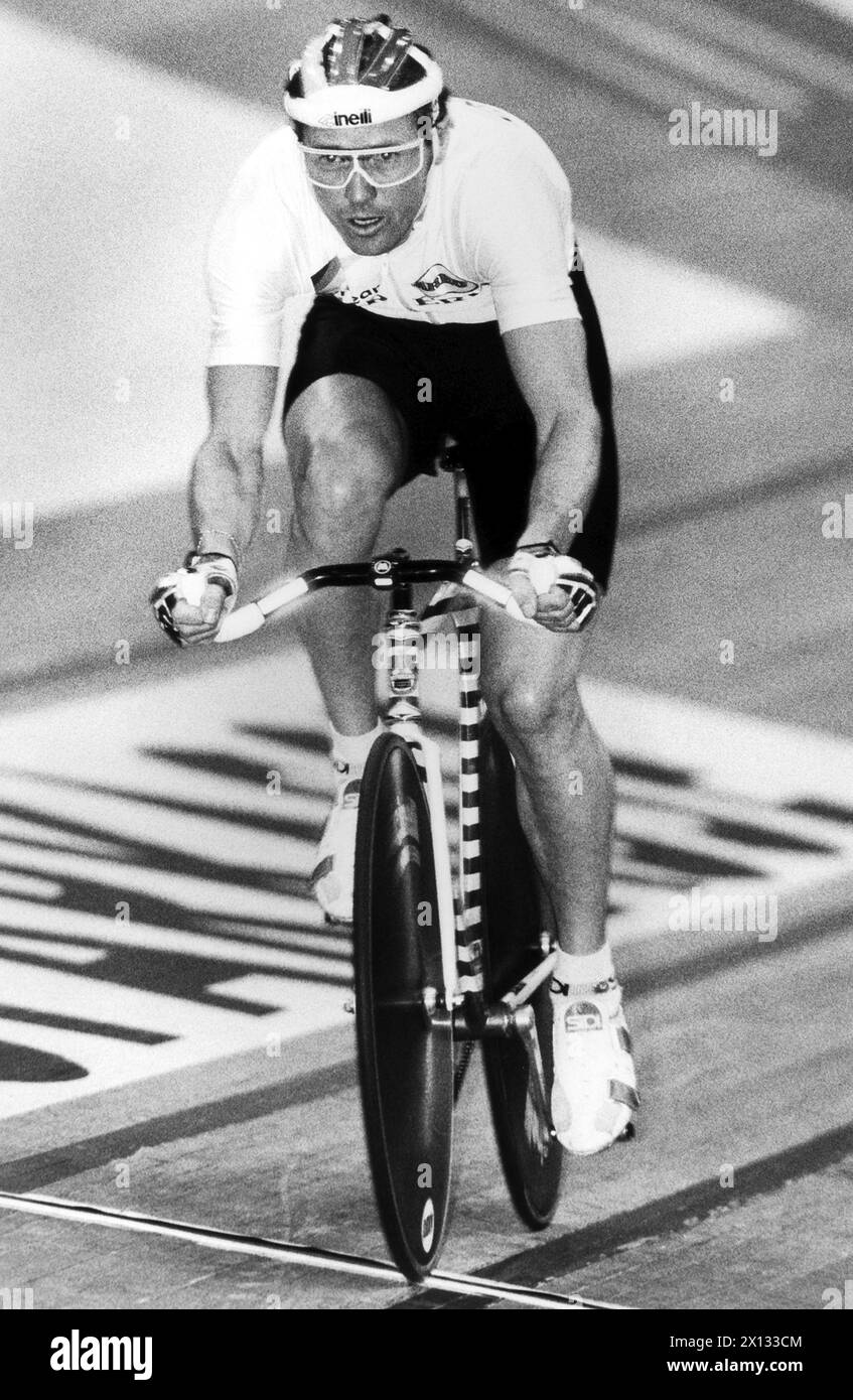 Vienna on November 12th 1988: 'Bicycle night' in Vienna's Dusika Stadium. On the picture: Helmut Wechselberger, winner of the 'Tour de Suisse 1988', during a 5.000 m-single race against Lech Pasecki from Poland. - - 19881112 PD0002 - Rechteinfo: Rights Managed (RM) Stock Photo