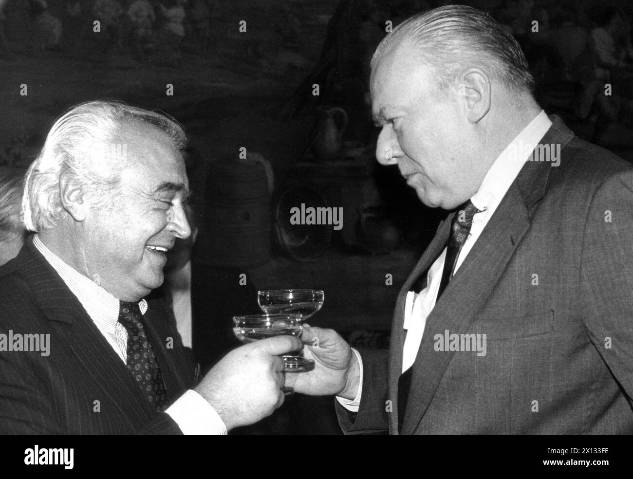 Vienna on January 14th 1989: Stephen Ledogar (r.), head of the US-KRK ...