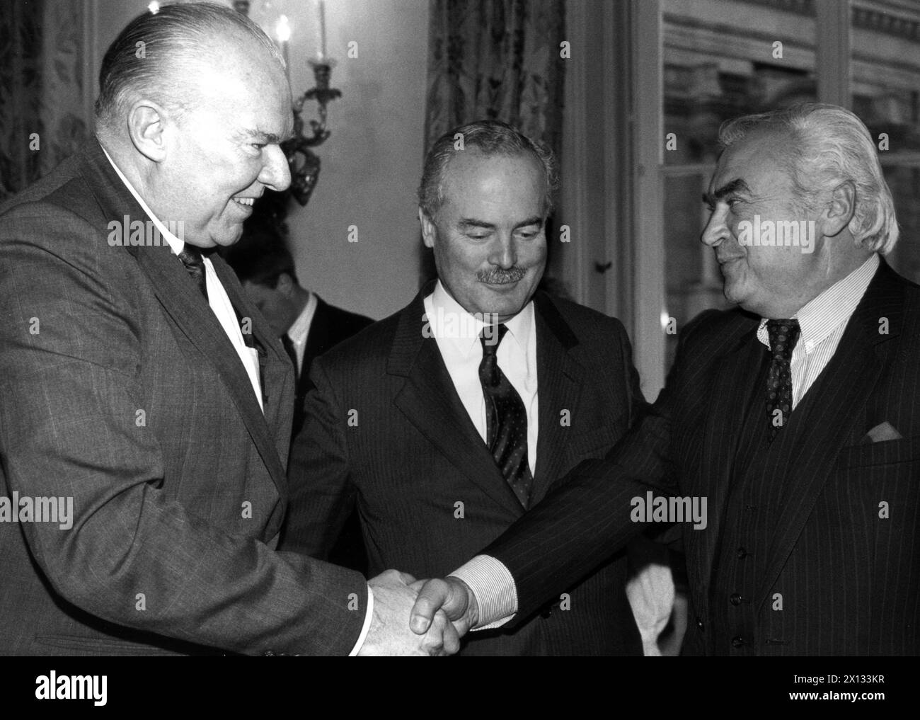 Vienna on January 14th 1989: Stephen Ledogar (l.), head of the US-KRK ...