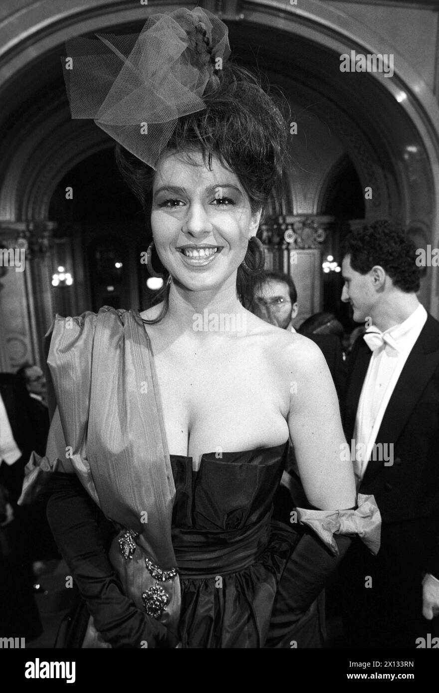 A visitor at Vienna Opera Ball in Vienna on February 3rd 1989. - 19890203 PD0039 - Rechteinfo: Rights Managed (RM) Stock Photo
