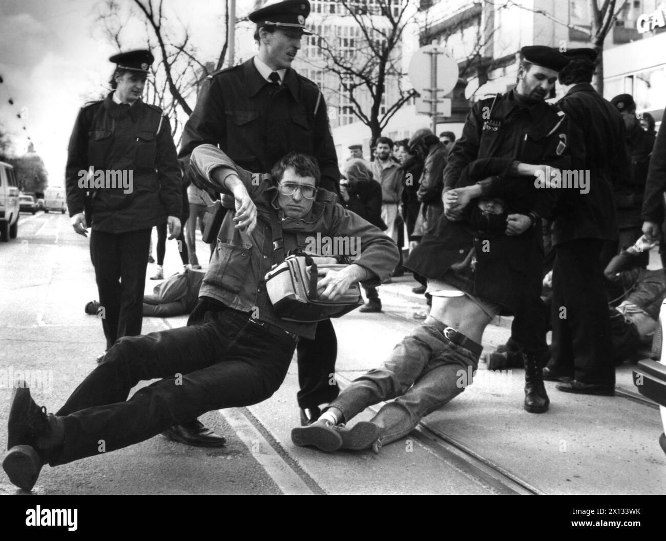 About 50 demonstrators blockadet Vienna's Parkring on March 1st 1989 to protest against the increasing environmental pollution due to the transit in Austria. In the picture: Police men carry away demonstrators from the street. - 19890301 PD0006 - Rechteinfo: Rights Managed (RM) Stock Photo