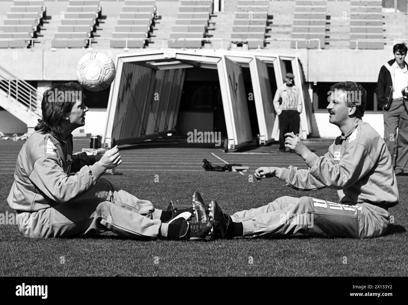 Austria's National Team absolves a training in Vienna's Prater Stadium on March 22nd 1989 in the face of the match against Italy. On the picture: Andreas Ogris (l.) and Herbert Prohaska (r.) - 19890322 PD0003 - Rechteinfo: Rights Managed (RM) Stock Photo