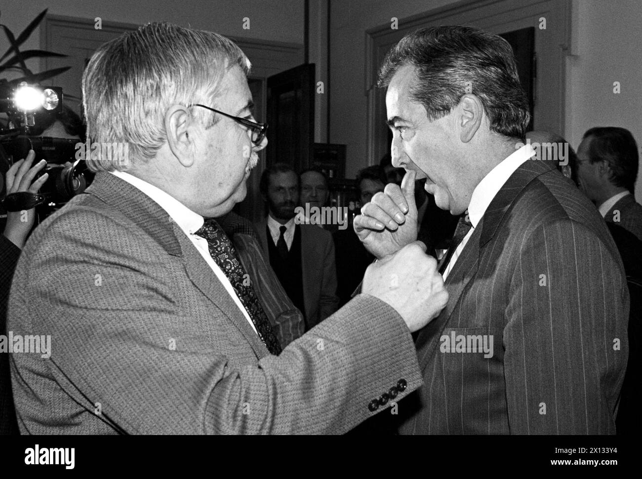 Minister Robert Graf (l.) and OEVP-chairman Alois Mock prior to an analysis of the latest election results on March 16th 1989. - 19890316 PD0009 - Rechteinfo: Rights Managed (RM) Stock Photo