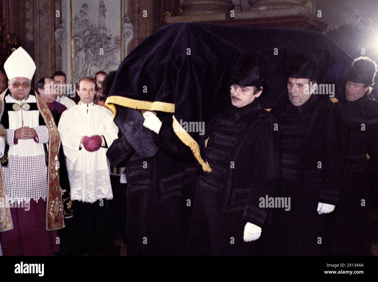 Klosterneuburg on March 28th 1989: Laying out of Empress Zita's remains in the abbey Klosterneuburg. In the picture: Pallbearer carry Zita's coffin into the abbey. - 19890328 PD0010 - Rechteinfo: Rights Managed (RM) Stock Photo