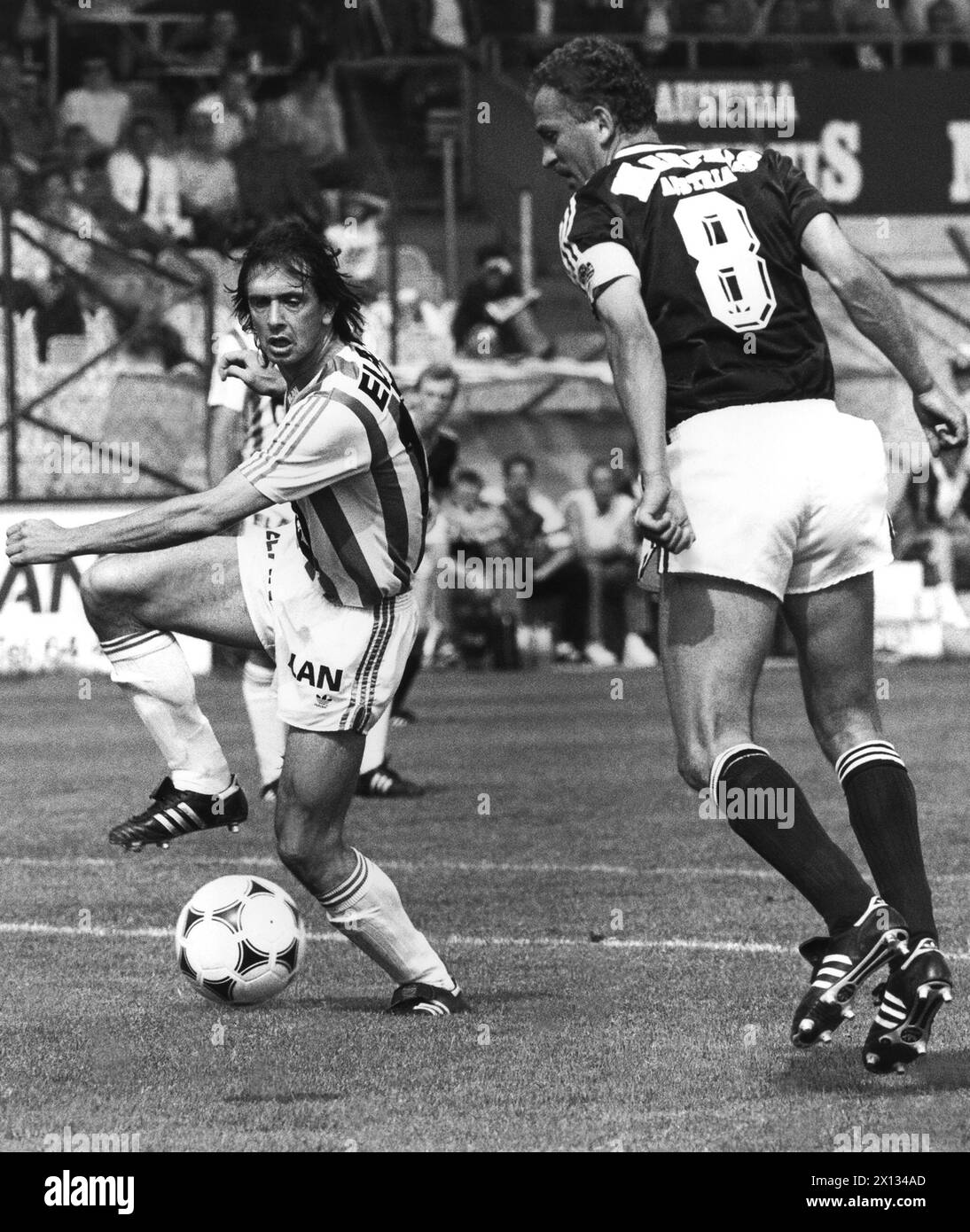 Vienna on June 3rd 1989: 12th round of the master play-off between Austria and Rapid in Vienna's Horr Stadium. On the picture: Gerald Wilfurth (l., Rapid) and Herbert Prohaska (r.) - 19890603 PD0008 - Rechteinfo: Rights Managed (RM) Stock Photo