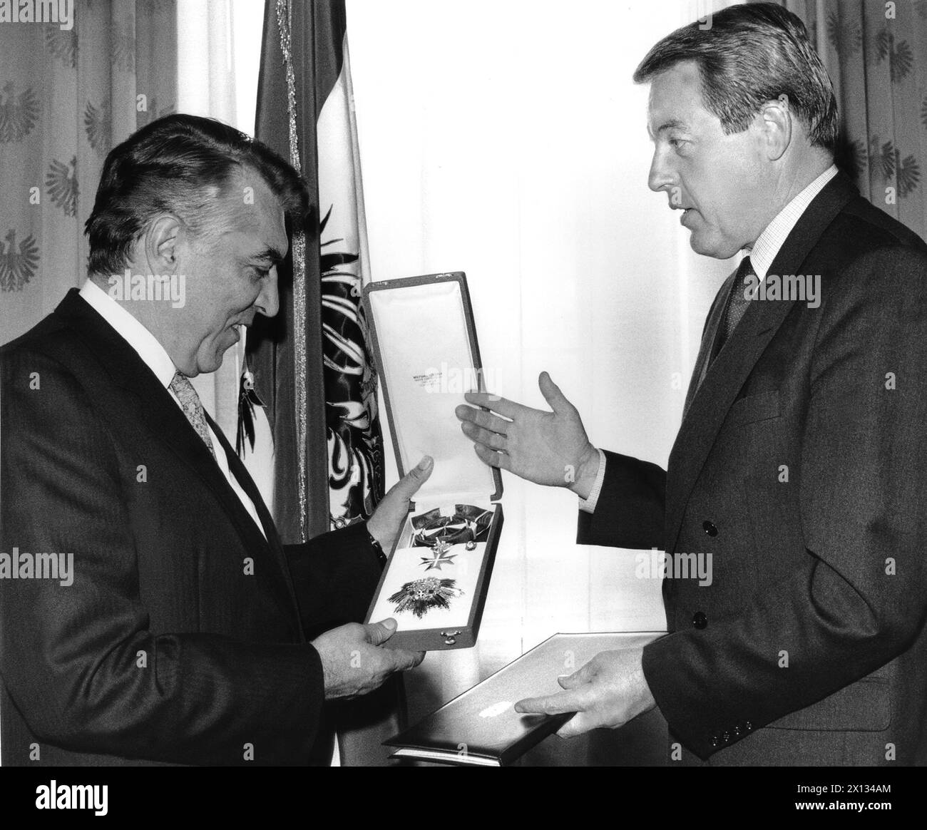 Vienna on June 9th 1989: Vienna's mayor Helmut Zilk was awarded with ...