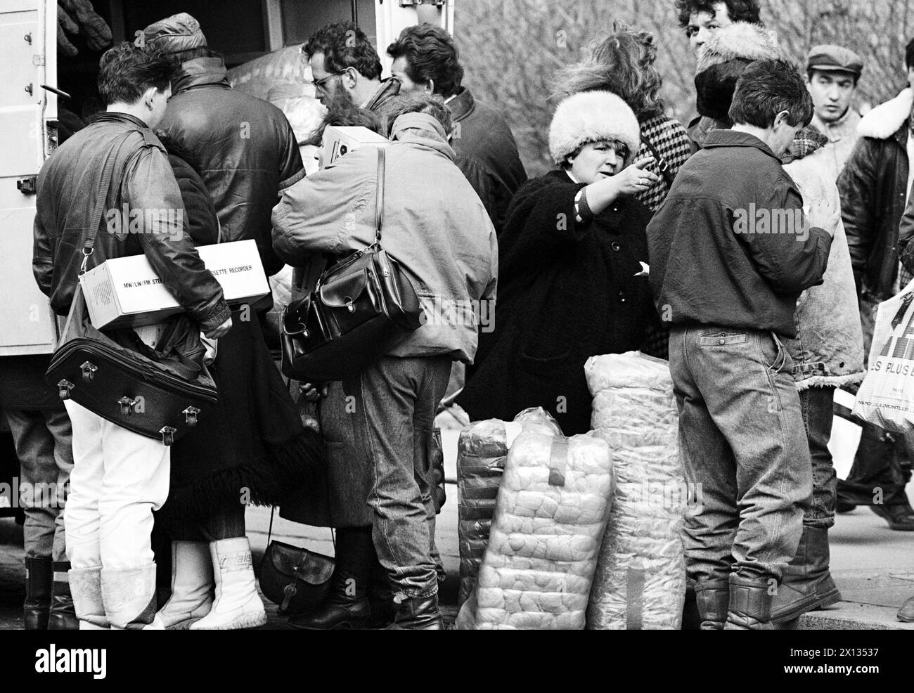 A rush of Czech tourists rolled over Austria on December 9th 1989. Most of them did small shopping trips or 'had a look on the West'. In the picture: Scene at Mexico Square: Merchants sell wool to Czech shopping-tourists. - 19891209 PD0004 - Rechteinfo: Rights Managed (RM) Stock Photo