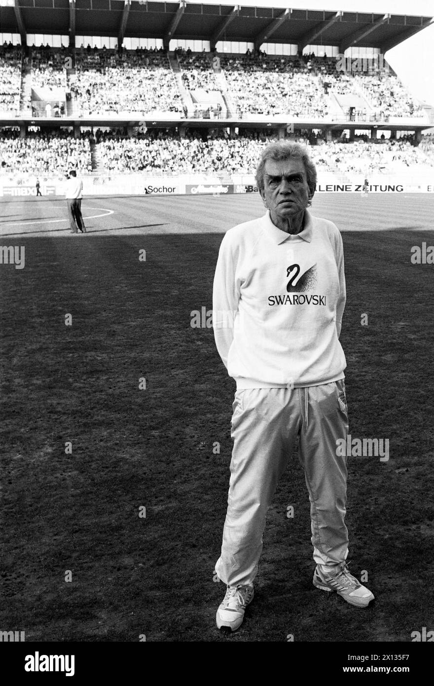 Ernst Happel, trainer of the FC Tyrol, captured in Vienna's Hanappi Stadium on March 24th 1990. - 19900324 PD0008 - Rechteinfo: Rights Managed (RM) Stock Photo