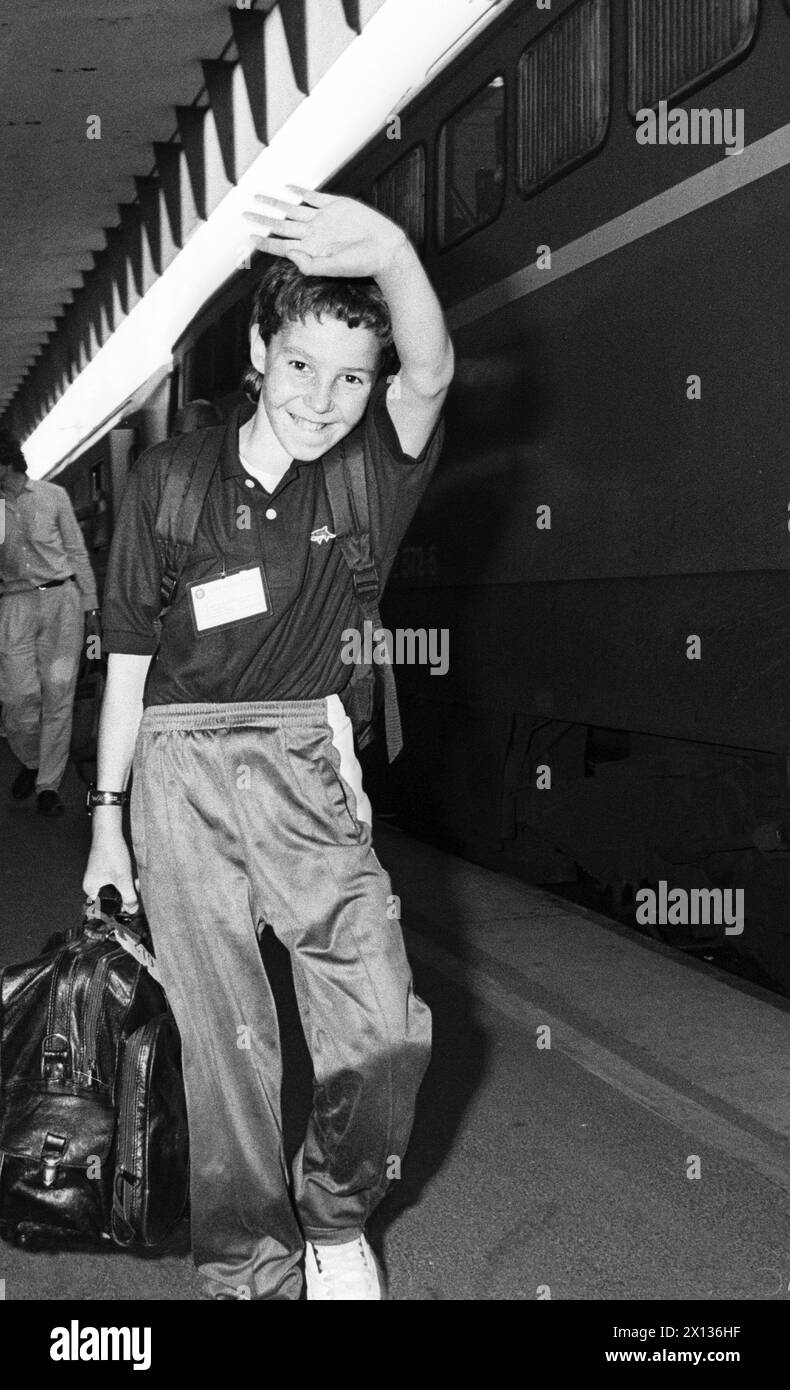 Vienna on July 5th 1990: 88 children from Northern Ireland arrived in Vienna to recover from stresses and strains in their homeland. They were invited by the Caritas. - 19900705 PD0008 - Rechteinfo: Rights Managed (RM) Stock Photo
