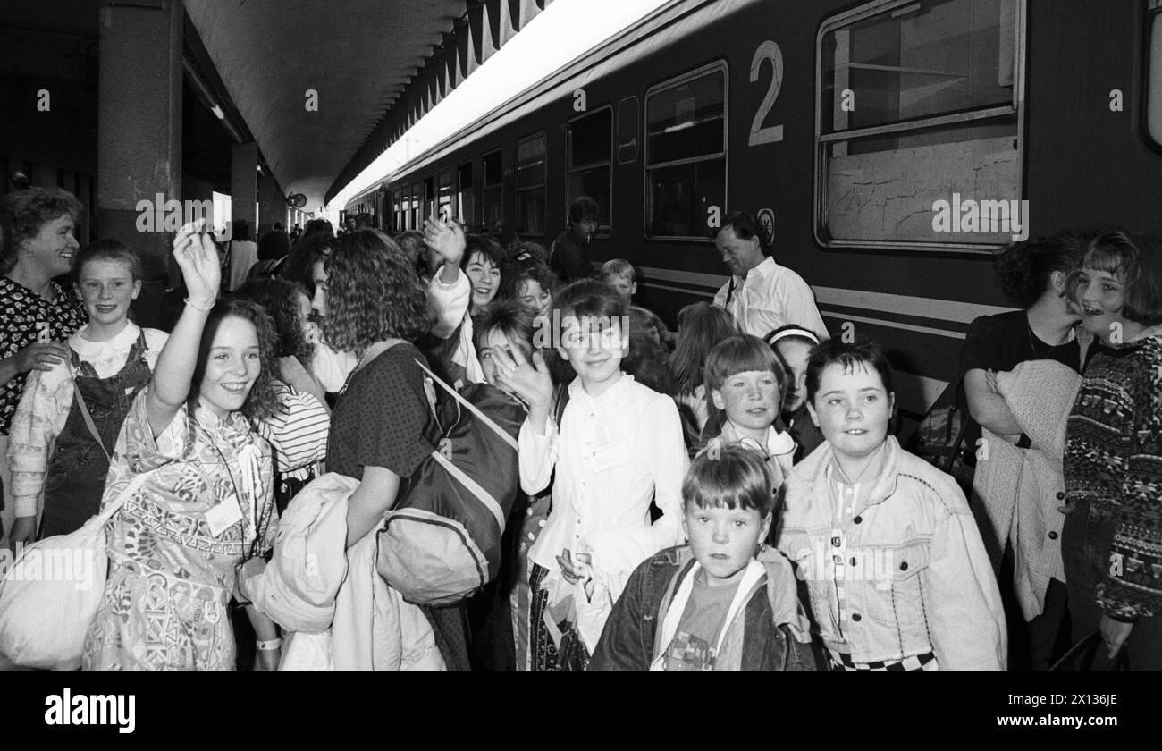 Vienna on July 5th 1990: 88 children from Northern Ireland arrived in Vienna to recover from stresses and strains in their homeland. They were invited by the Caritas. - 19900705 PD0010 - Rechteinfo: Rights Managed (RM) Stock Photo