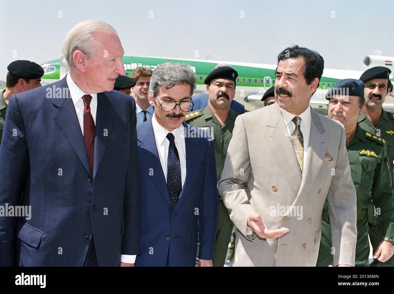 Iraqi president Saddam Hussein (r.) held talk with Austrian president Kurt Waldheim (l.) following his arrival in Baghdad on the 25th August 1990. Mr. Waldheim was the first Western head of state to visit Baghdad since the invasion of Kuwait by Iraq. - 19900825 PD0006 - Rechteinfo: Rights Managed (RM) Stock Photo