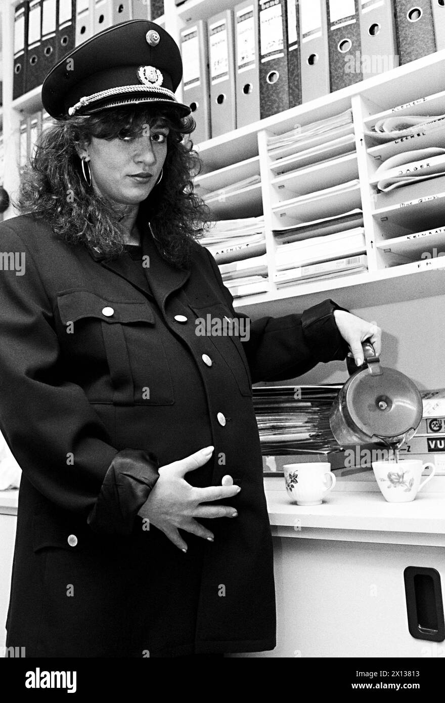 Feature on a study about traditional 'women's roles' and their opportunities in Austria's executive, church or army: A pregnant policewoman makes coffe break, captured on April 9th 1991. - 19910409 PD0012 - Rechteinfo: Rights Managed (RM) Stock Photo