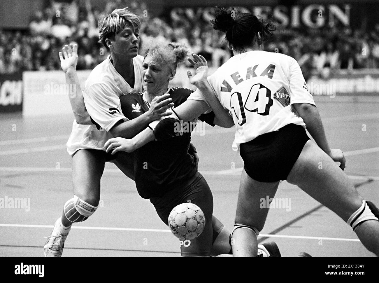 Handball Europe Cup in Vienna on May 11th 1991: Match between the German team Damenklub TV Luetzellinden and Austria's Hypo Suedstadt. (l-r) Renate Wolf (Germany), Jadranka Jez (Austria) and Birgit Wagner (Germany). - 19910511 PD0007 - Rechteinfo: Rights Managed (RM) Stock Photo