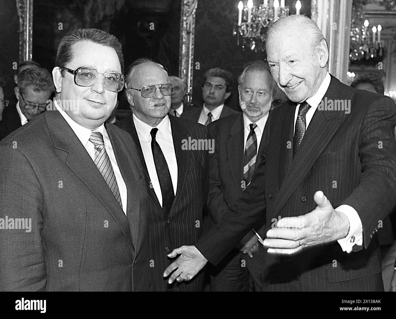 vienna-on-june-28th-1991-austria-s-federal-president-kurt-waldheim-r