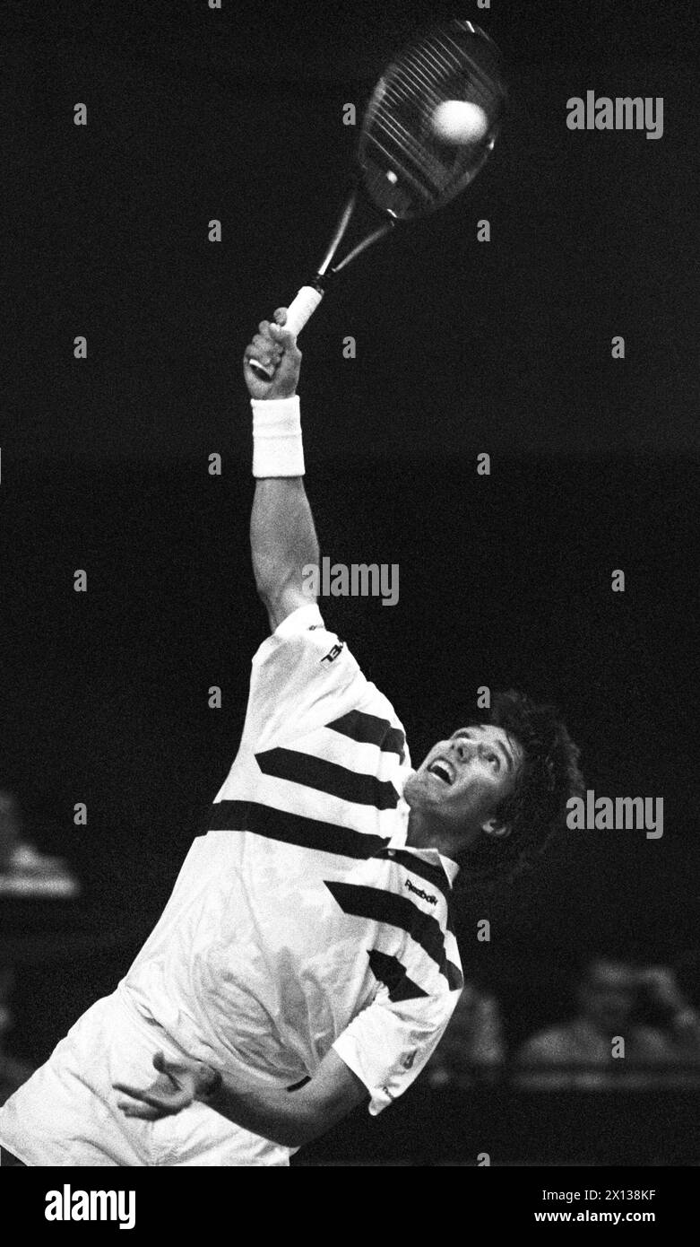 CA-Tennis Trophy in Vienna: Michael Stich (GER) in action, captured during the match against Leonardo Lavalle in Vienna's Stadthalle on October 16th 1991. - 19911016 PD0004 - Rechteinfo: Rights Managed (RM) Stock Photo