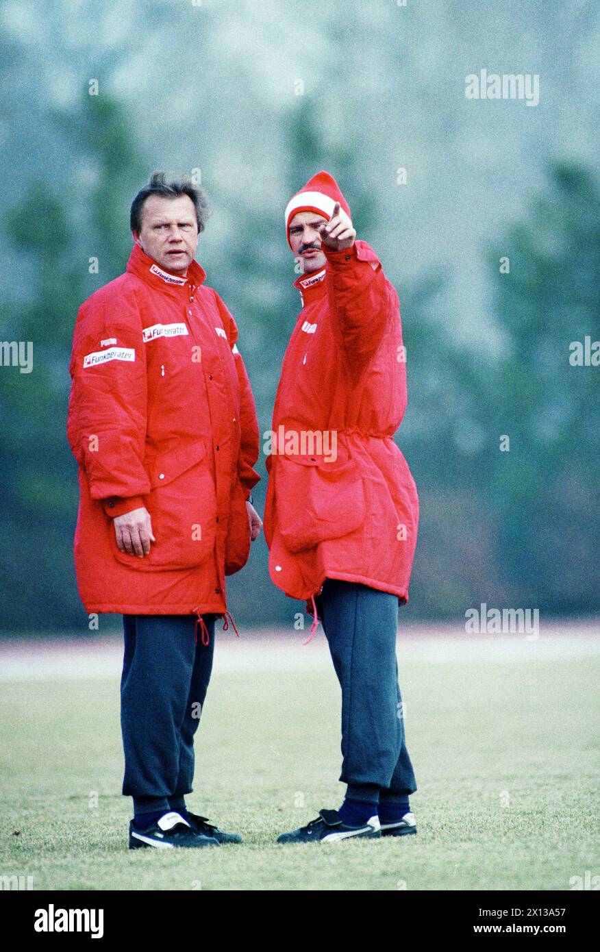 Teamchef Herbert Prohaska (r.) and co-trainer Erich Obermaier during a training of the Austrian Soccer National Team in Schwechat, Lower Austria, on 8 March 1993. - 19930308 PD0005 - Rechteinfo: Rights Managed (RM) Stock Photo