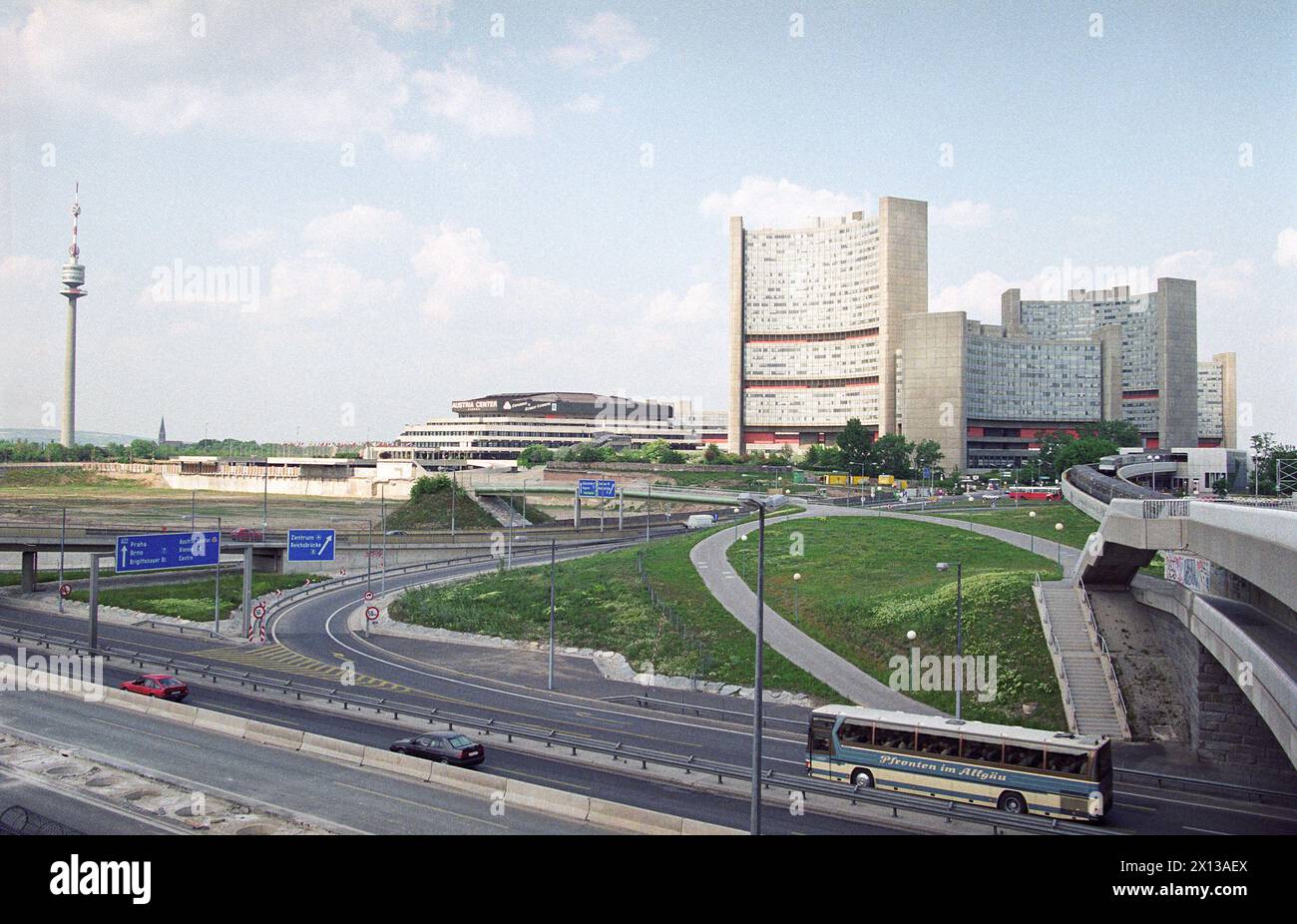 (f.l.t.r.): Danube Tower, Austria Center Vienna and UN-City in Vienna. Captured in the context of the UN Confrence on Human Rights, which took place from 14 to 25 June 1993 in the Austria Center Vienna. - 19930514 PD0004 - Rechteinfo: Rights Managed (RM) Stock Photo